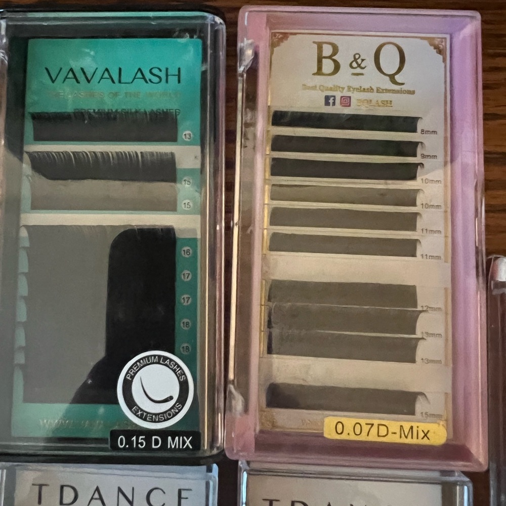 Fadlash Volume Lash Extensions Plus More! View 6